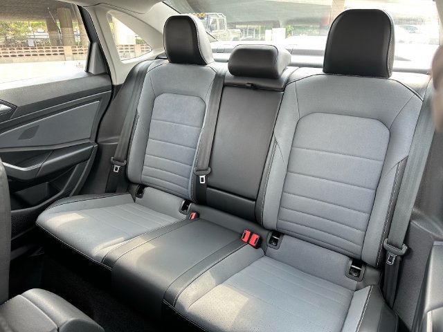 Used 2025 Volkswagen Jetta SE FWD image 28