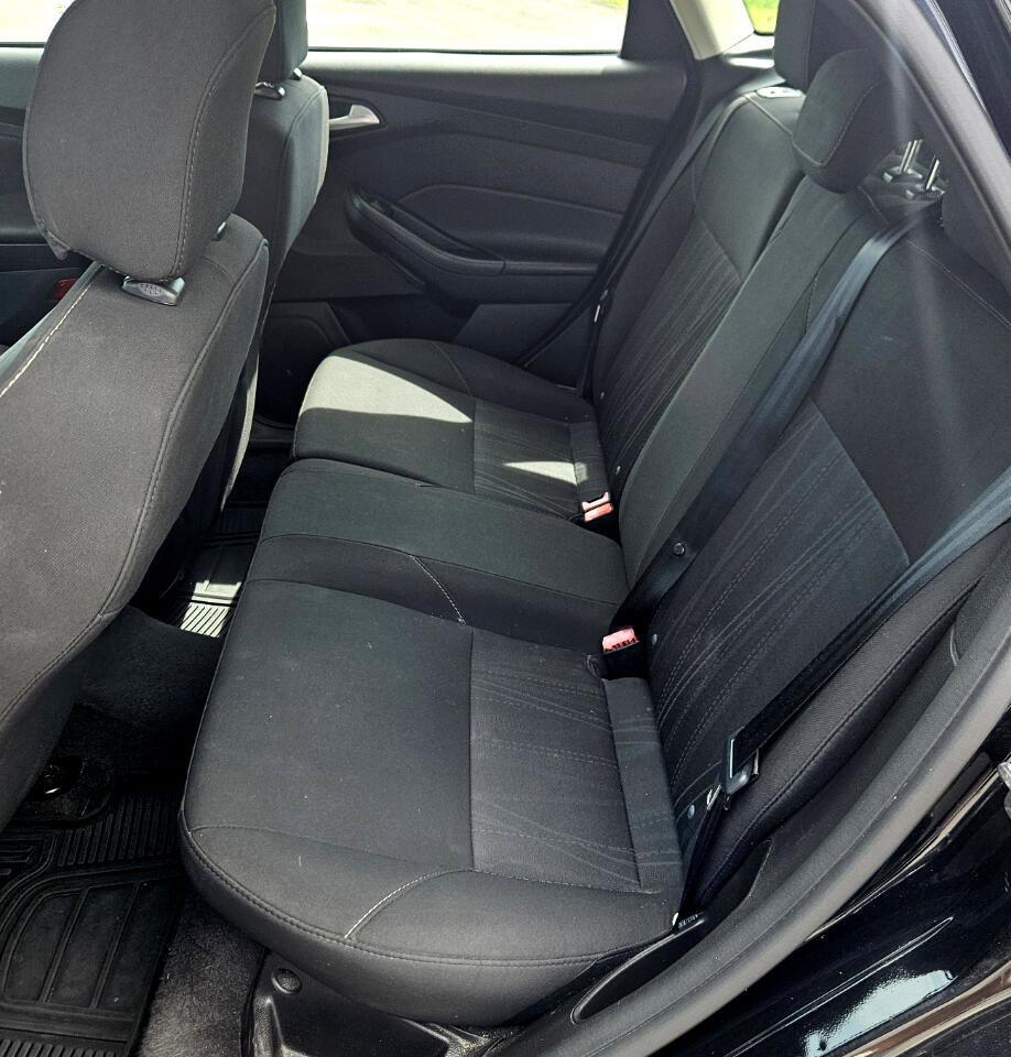 Used 2017 Ford Focus SEL w/ Cold Weather Package image 10