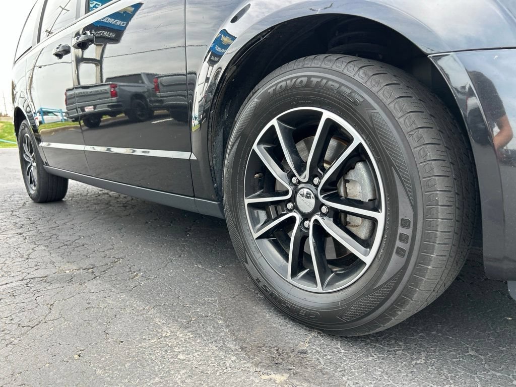 Used 2018 Dodge Grand Caravan GT FWD image 11
