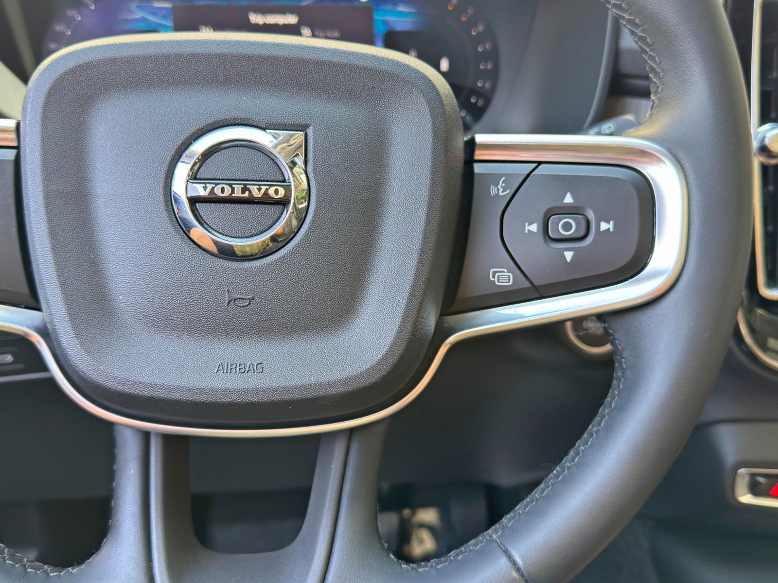 Used 2024 Volvo XC40 B5 Ultimate w/ Protection Package Premier AWD/4WD image 20