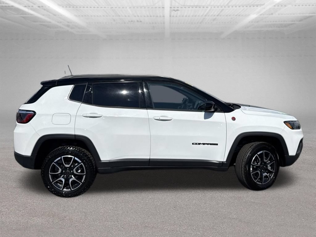 Used 2025 Jeep Compass Trailhawk AWD/4WD image 54