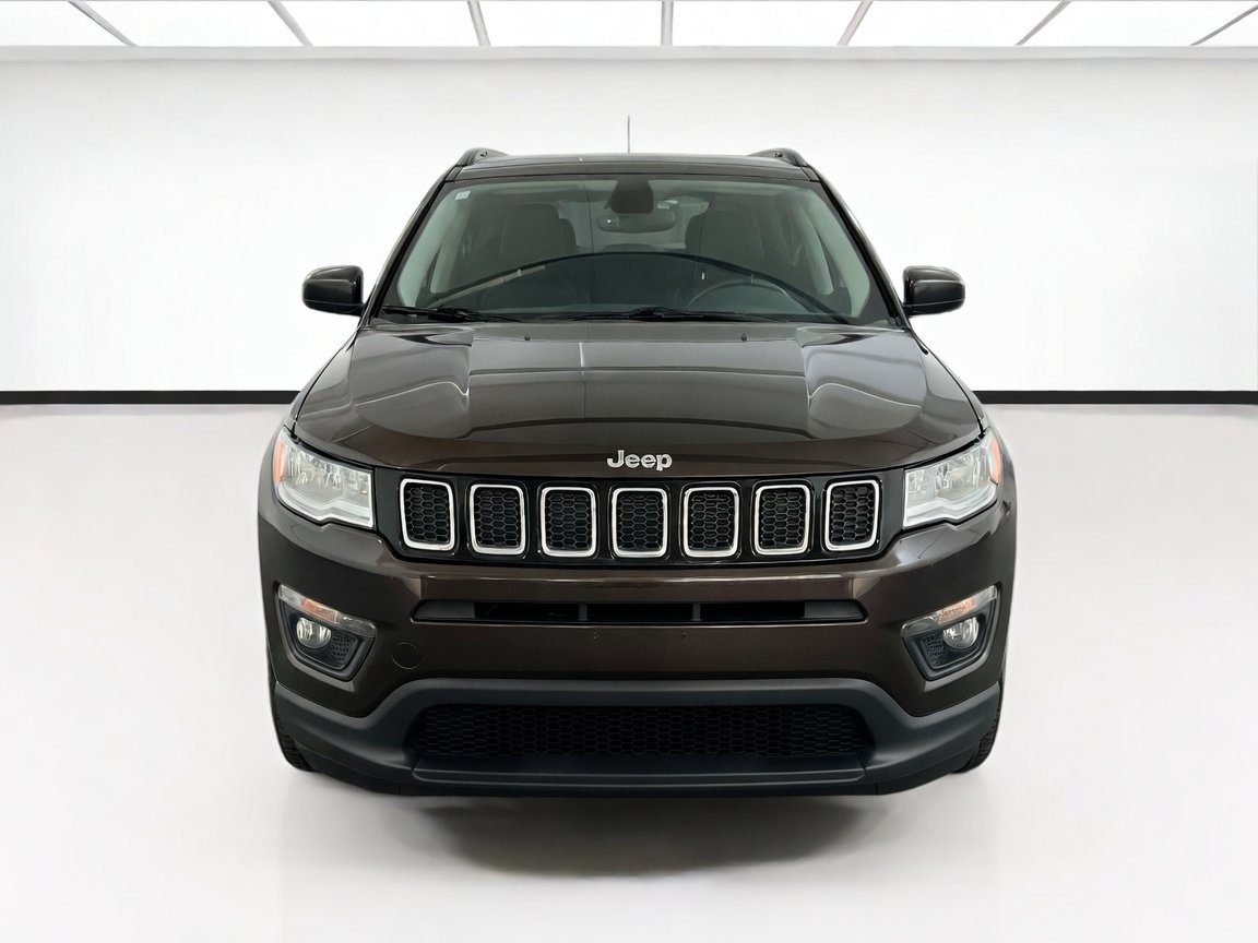 Used 2017 Jeep Compass Latitude w/ Popular Equipment Group AWD/4WD image 2