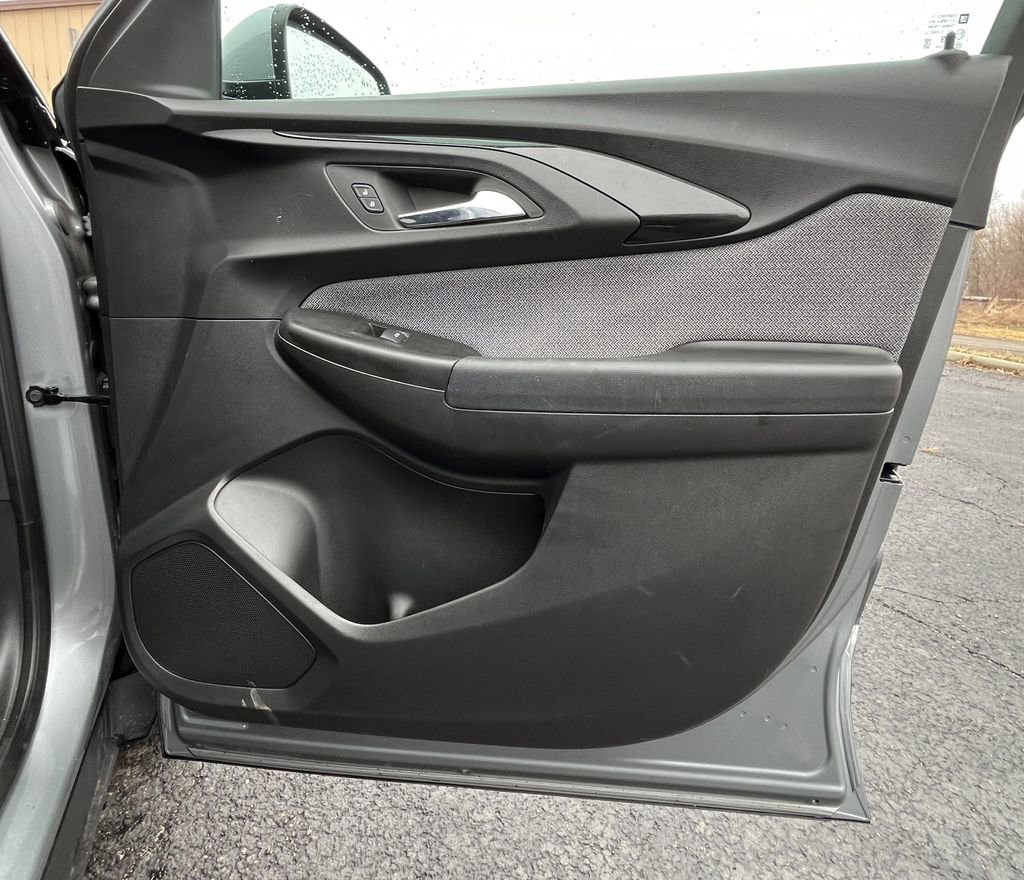 Used 2023 Chevrolet TrailBlazer LT w/ Convenience Package image 21