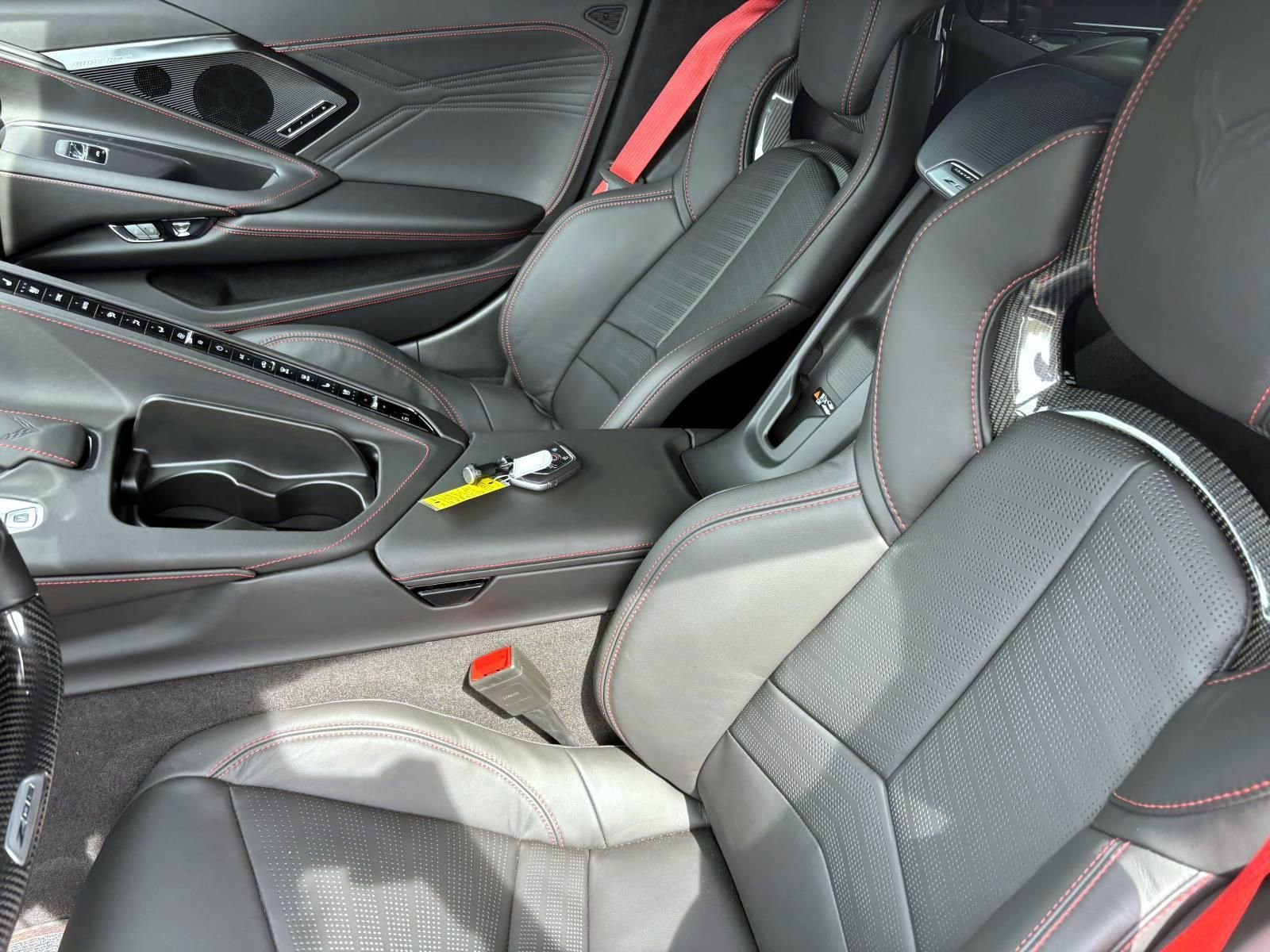 Used 2024 Chevrolet Corvette Z06 w/ Z07 Performance Package RWD image 29