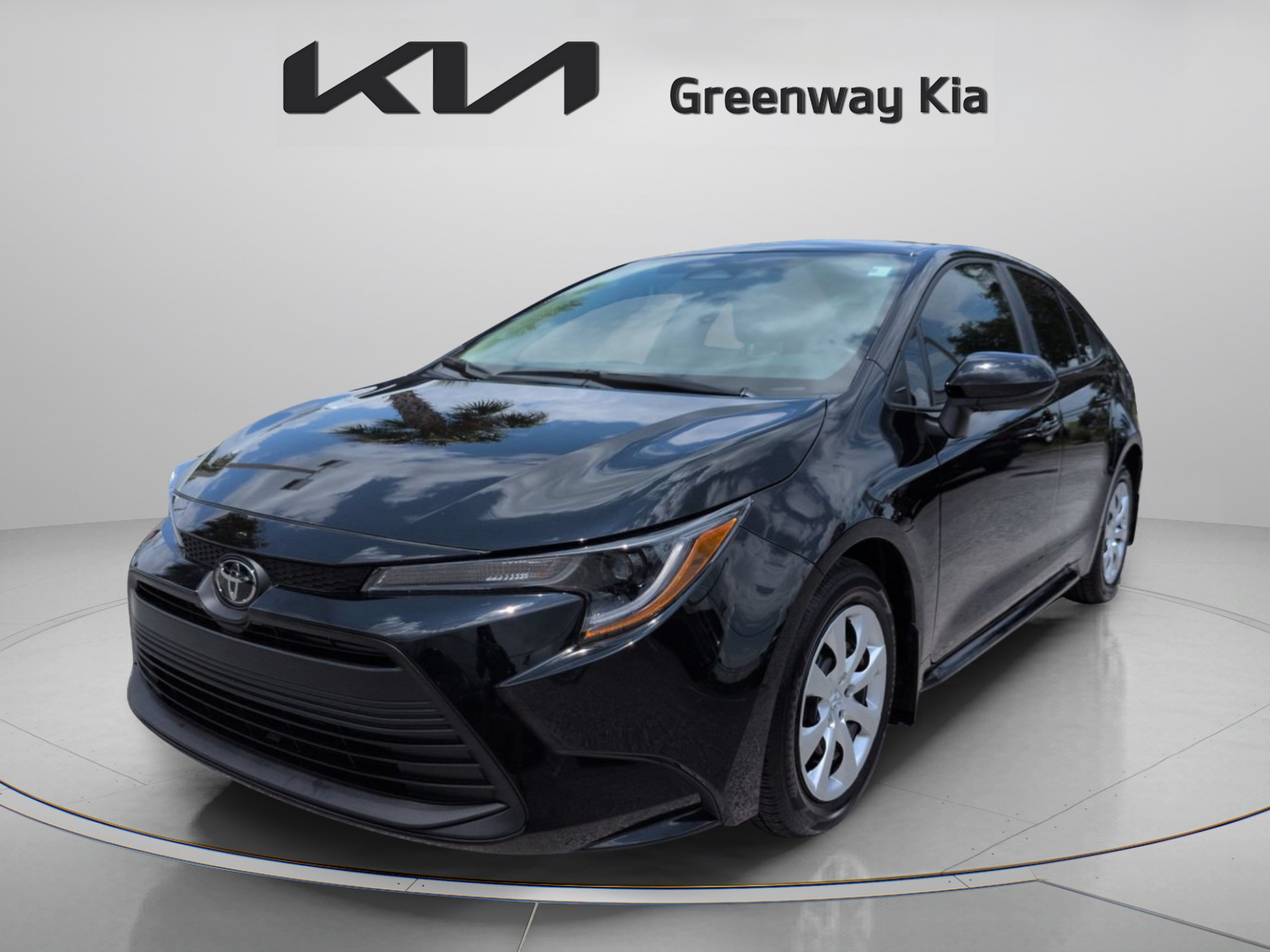 Used 2025 Toyota Corolla LE FWD image 9
