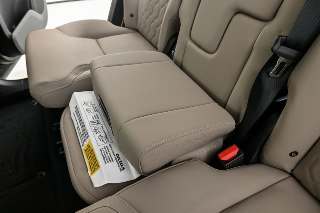 Certified 2026 Volvo XC90 B6 Plus w/ Protection Package Premier AWD/4WD image 24