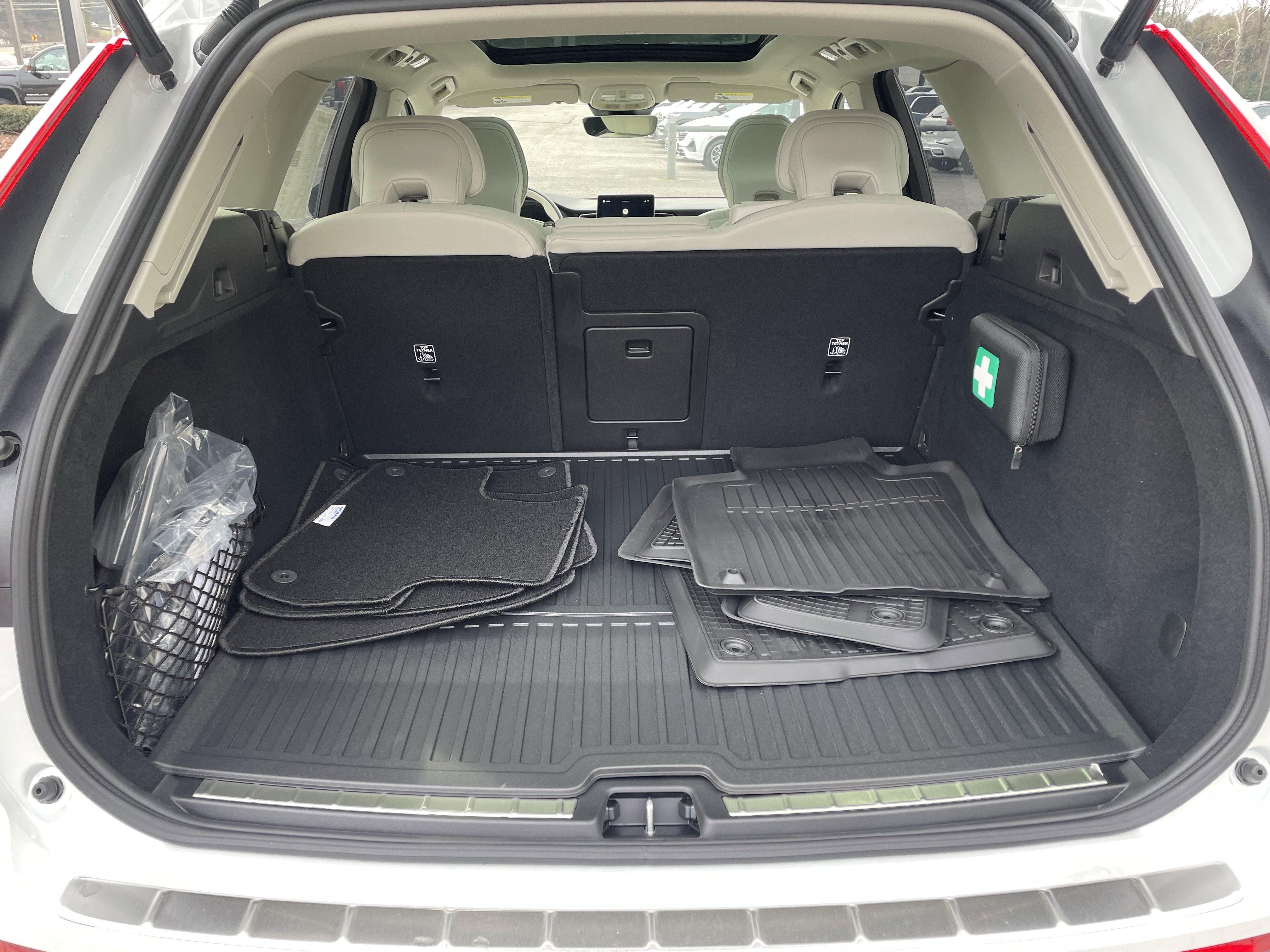 New 2026 Volvo XC60 T8 Ultra w/ Protection Package Premier image 9