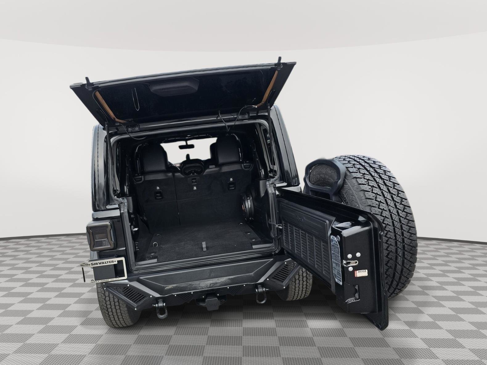 Used 2018 Jeep Wrangler Unlimited Sahara w/ Dual Top Group image 7