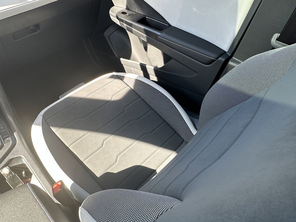 New 2025 Volkswagen Taos SE image 14
