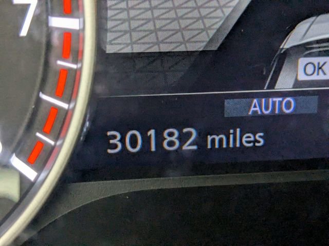 Used 2023 Nissan Pathfinder SL w/ Black Appearance Package image 18