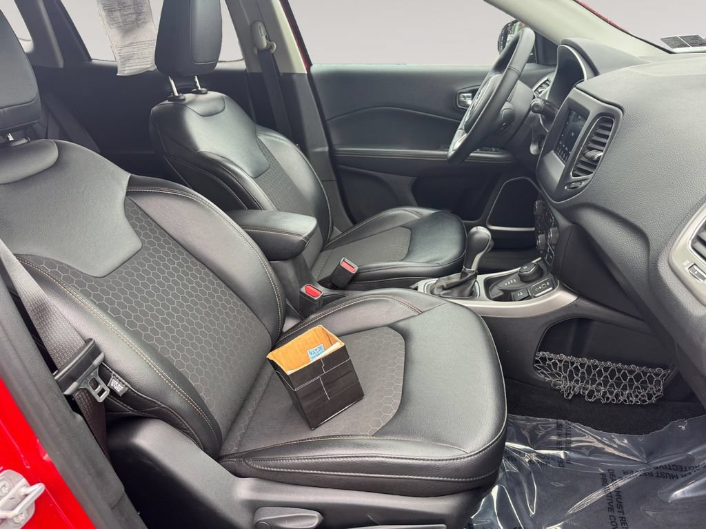 Used 2019 Jeep Compass Latitude w/ Cold Weather Group AWD/4WD image 15
