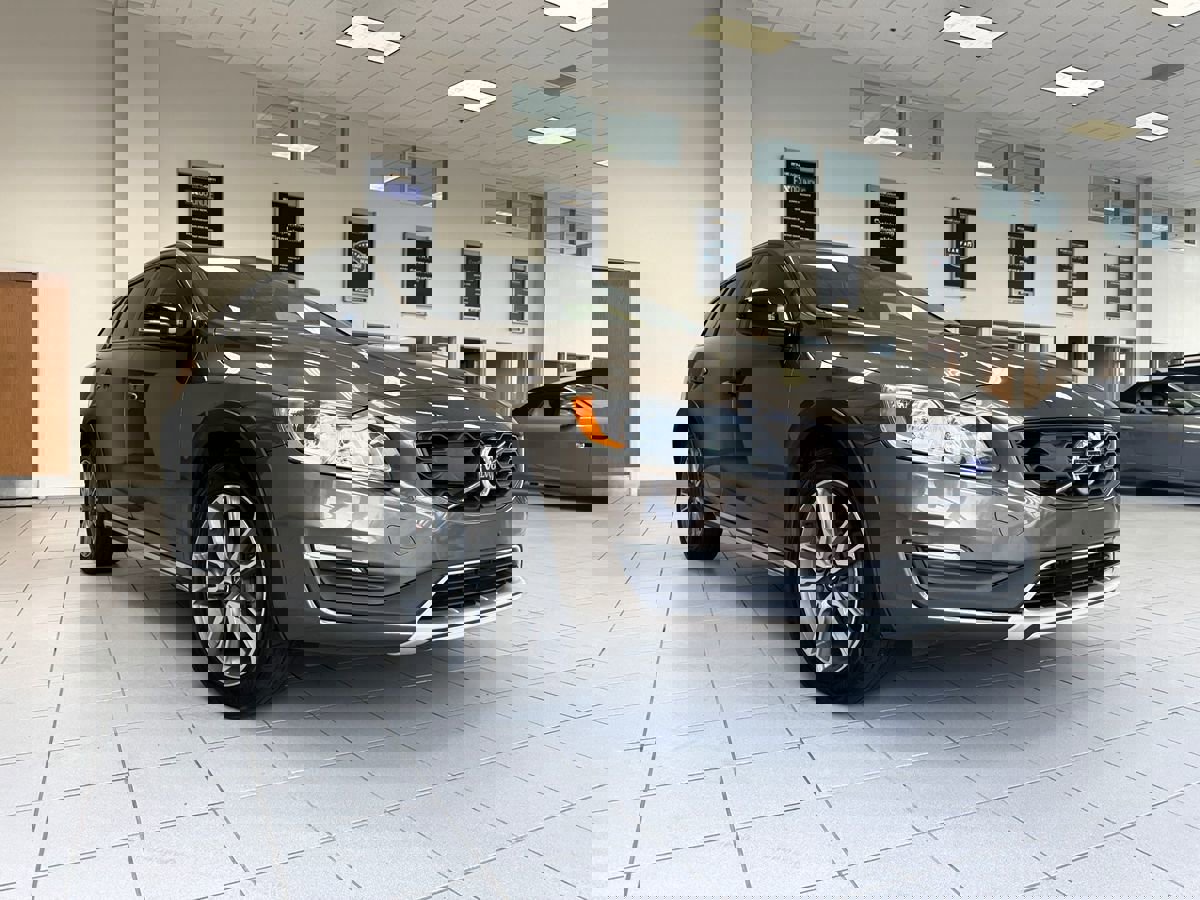 Used 2018 Volvo V60 T5 Cross Country w/ Convenience Package image 10