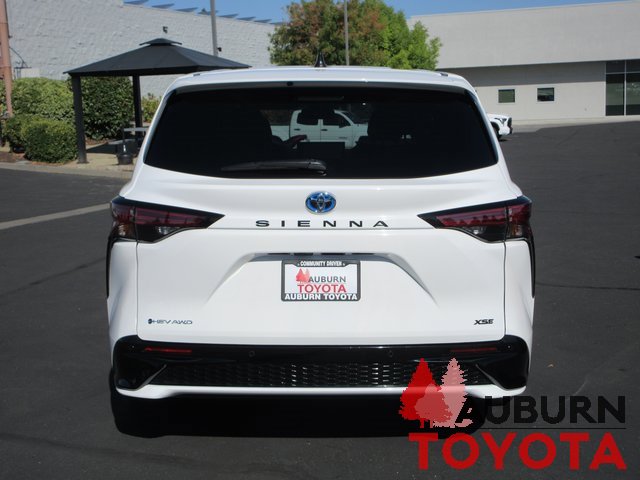 Certified 2025 Toyota Sienna XSE image 6