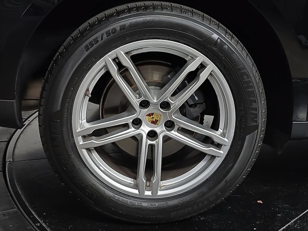 Certified 2023 Porsche Macan AWD/4WD image 29