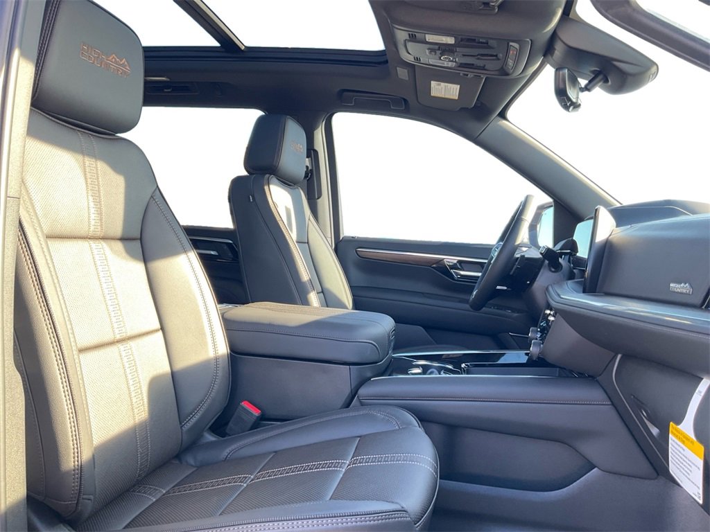 New 2025 Chevrolet Suburban High Country image 26