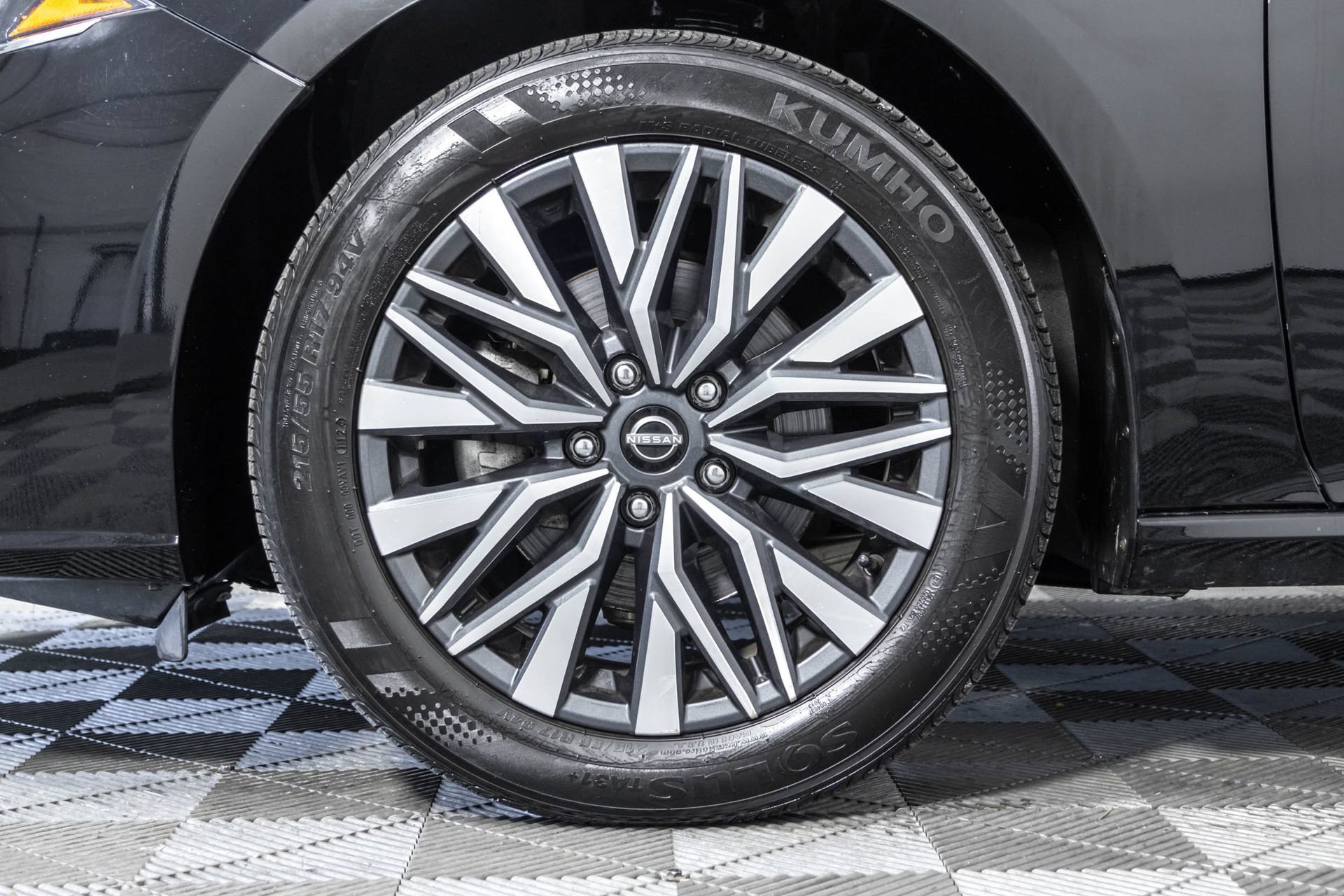 Used 2024 Nissan Altima 2.5 SV FWD image 45