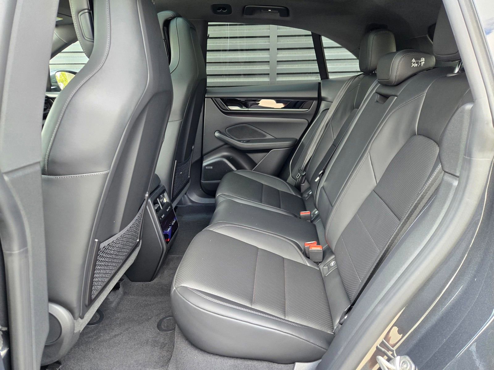 New 2026 Porsche Macan 4 Electric AWD/4WD image 19
