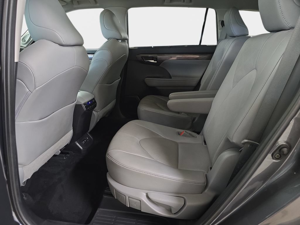 Used 2021 Toyota Highlander Platinum AWD/4WD image 14