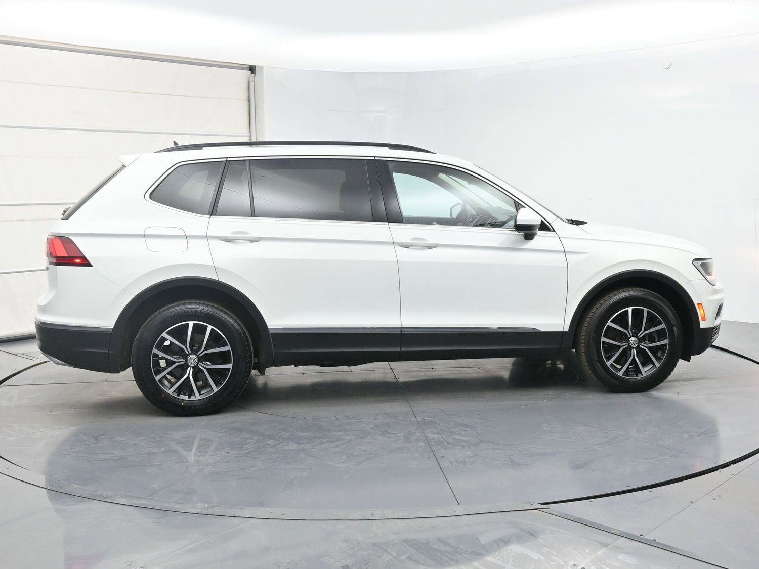 Used 2021 Volkswagen Tiguan SE w/ Panoramic Sunroof Package AWD/4WD image 25