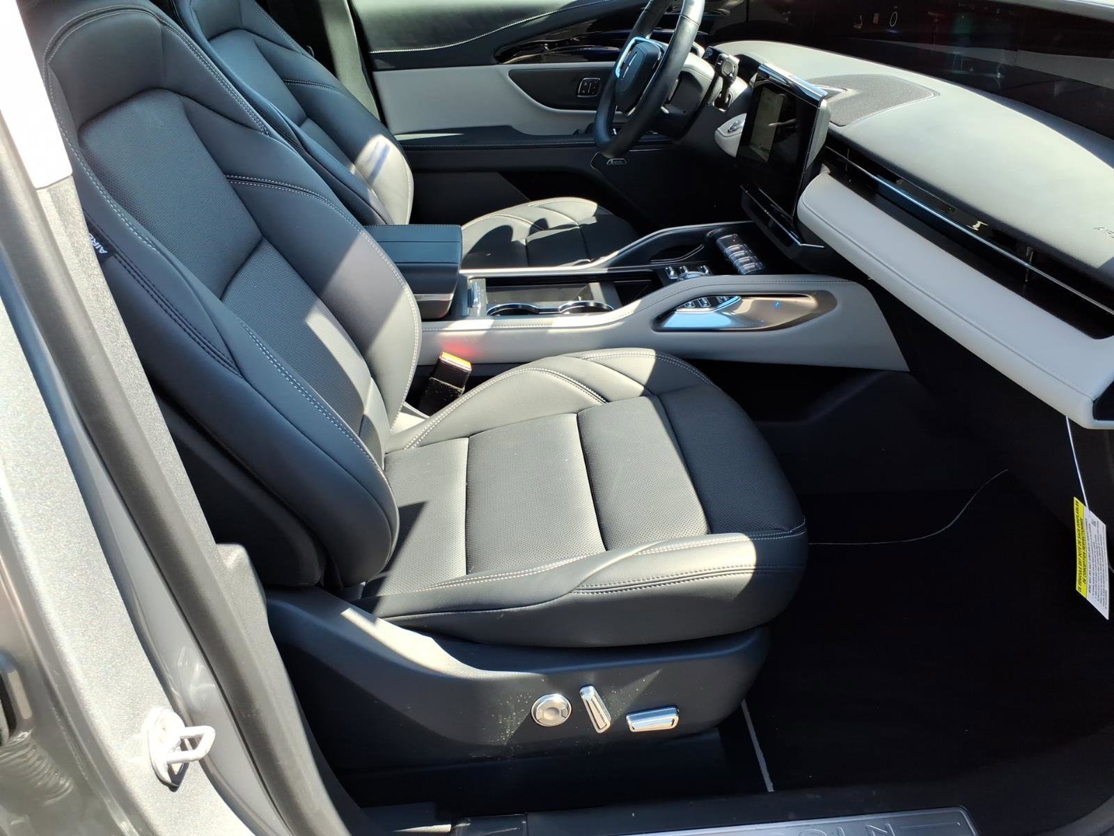 Used 2025 Lincoln Nautilus Premier w/ Equipment Group 102A AWD/4WD image 8