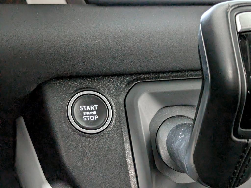 Used 2021 Land Rover Defender 110 image 30