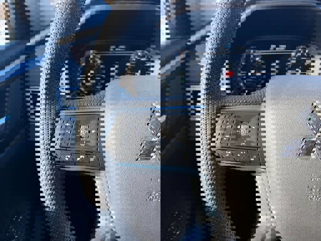 New 2026 Mitsubishi Outlander SEL image 16