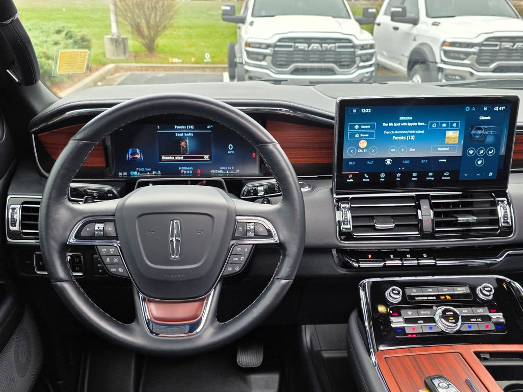 Used 2024 Lincoln Navigator Reserve image 38