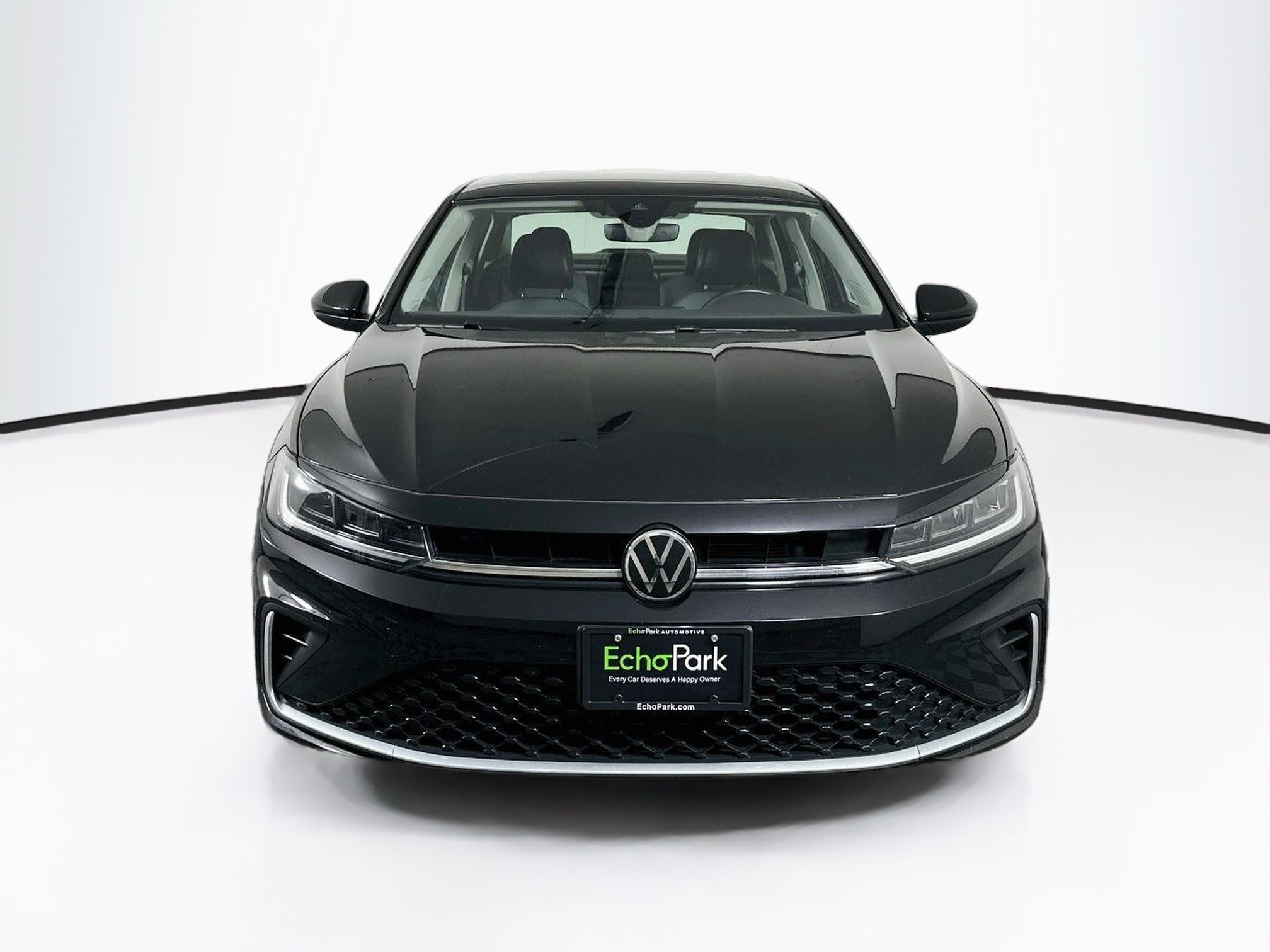 Used 2025 Volkswagen Jetta SE FWD image 2