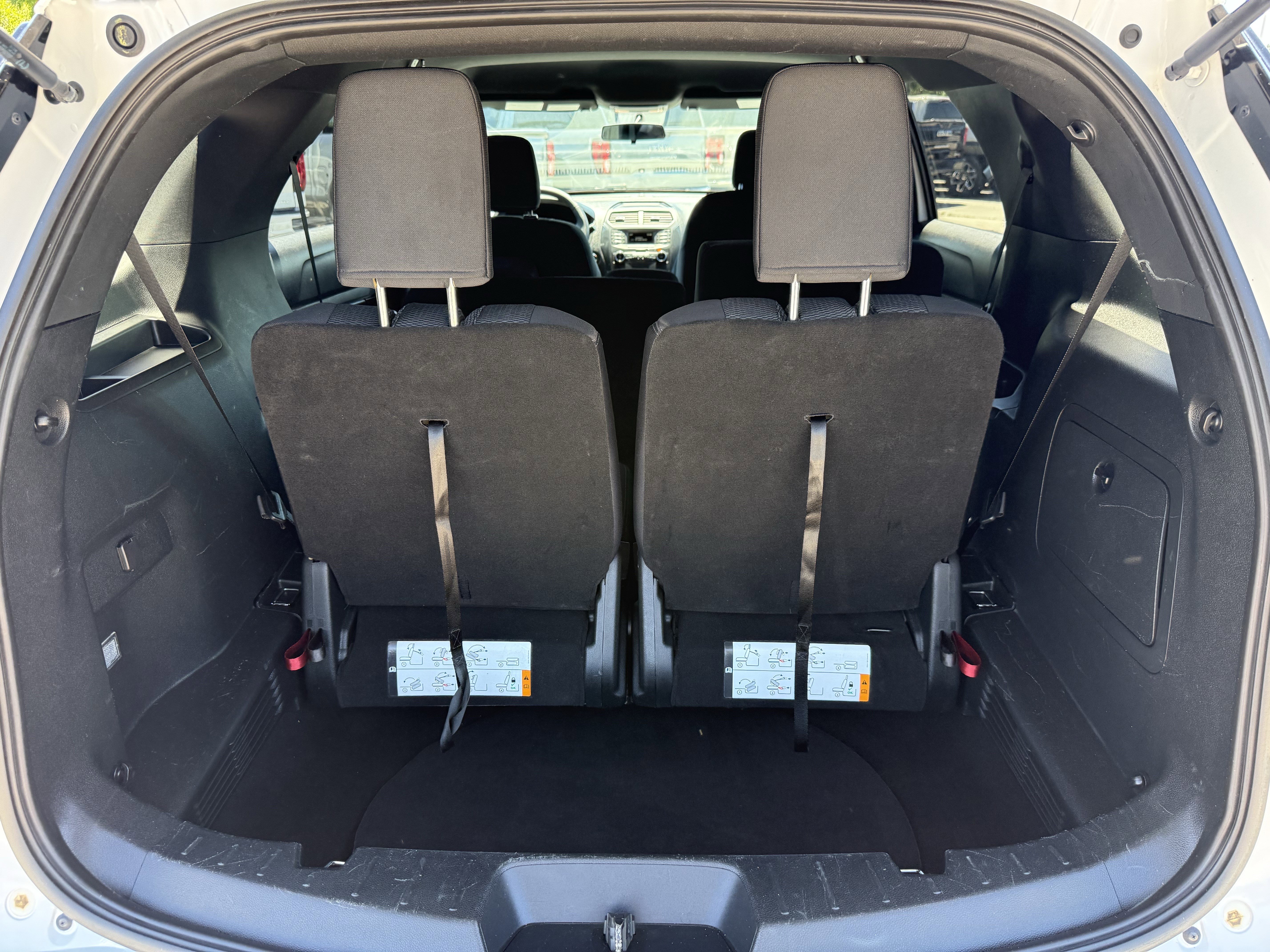 Used 2018 Ford Explorer XLT image 31