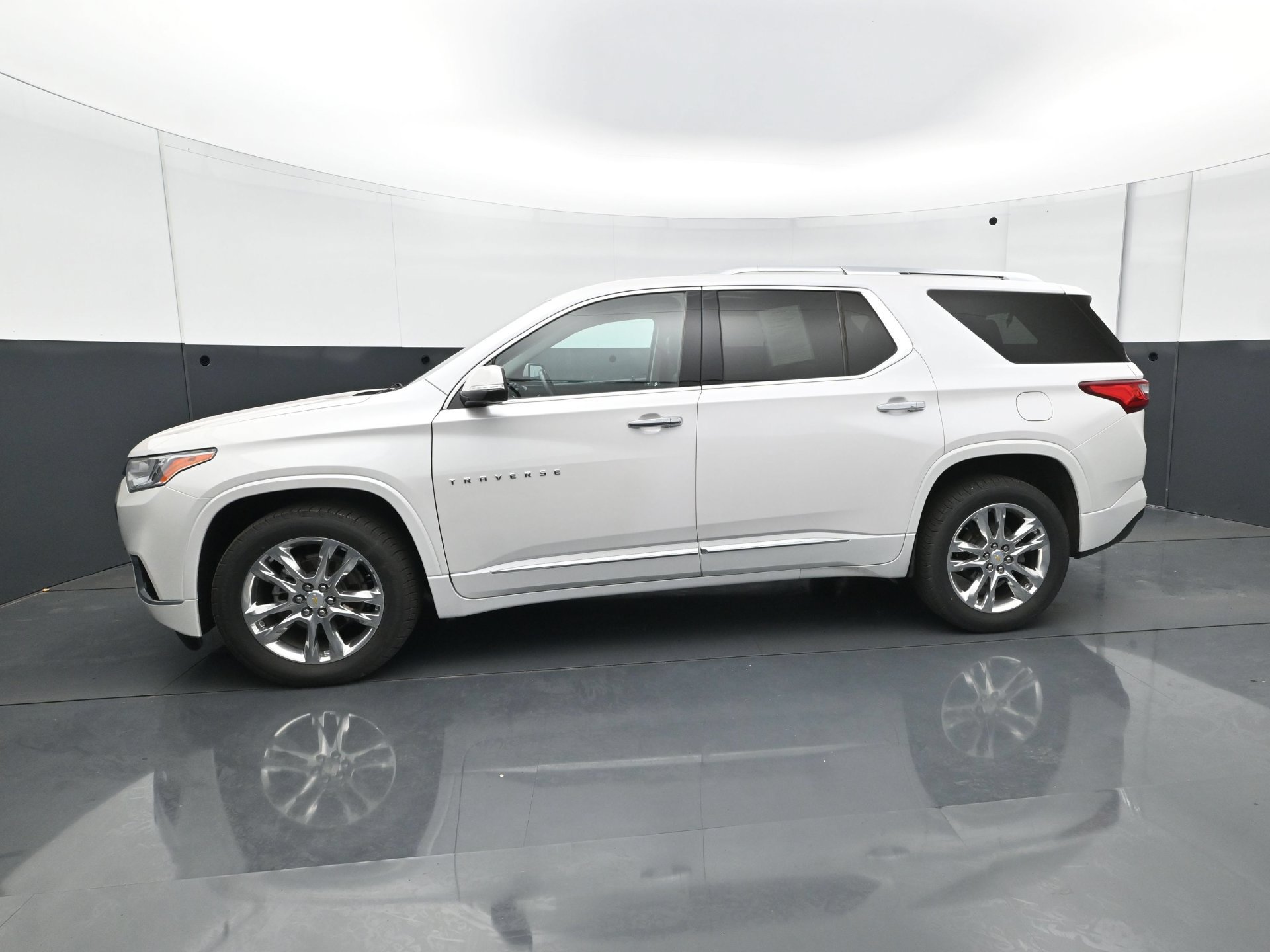 Used 2021 Chevrolet Traverse High Country AWD/4WD image 3