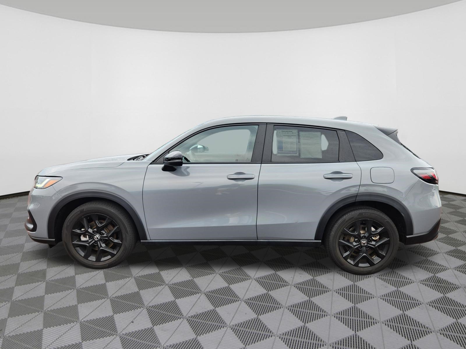 Used 2025 Honda HR-V Sport image 5