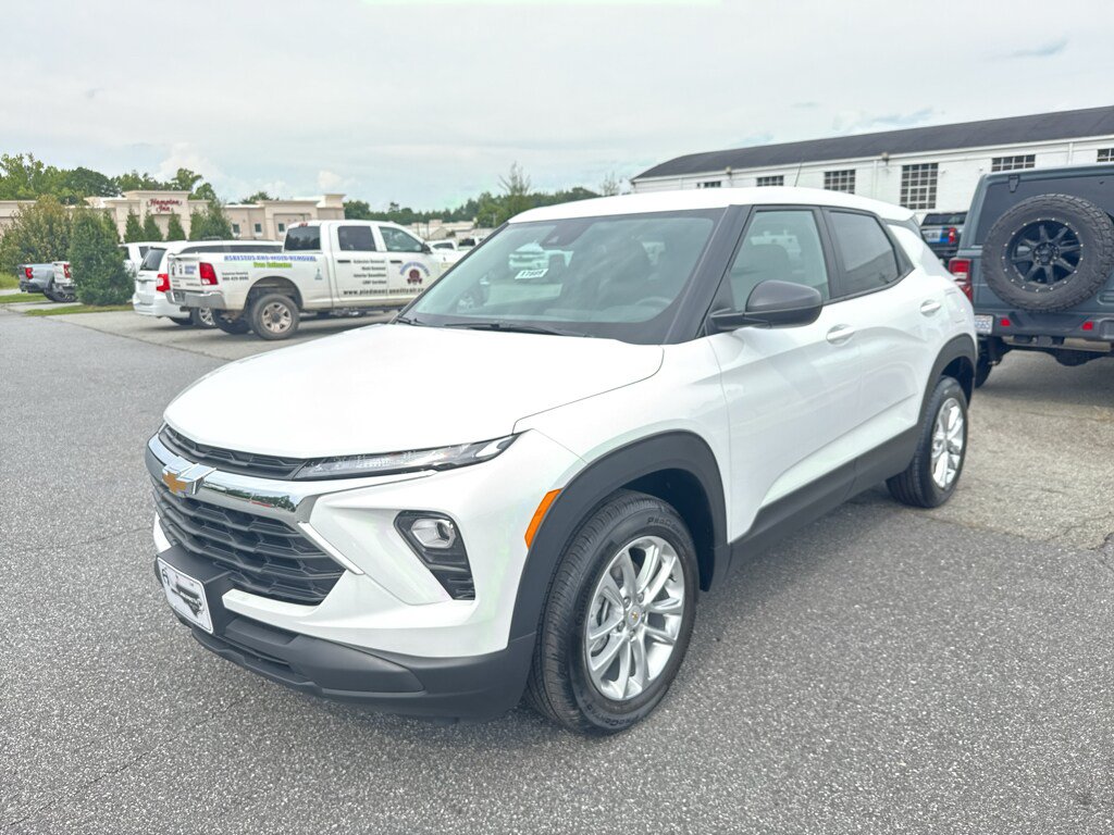 New 2026 Chevrolet TrailBlazer LS w/ LS Convenience Package FWD image 2