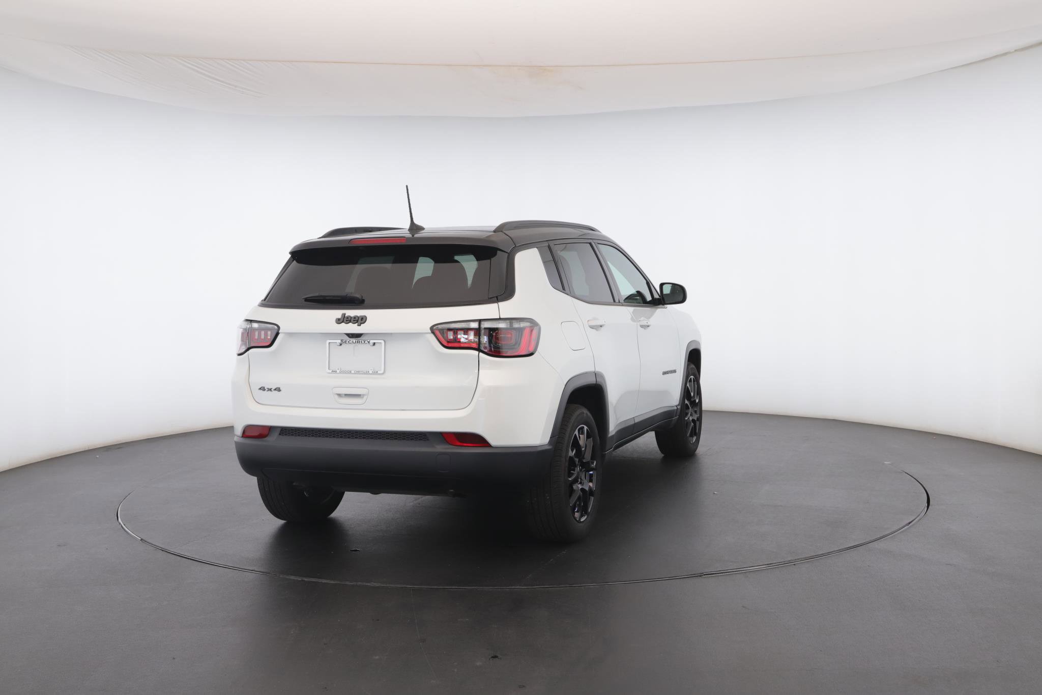 Used 2024 Jeep Compass Latitude w/ Sun and Sound Group AWD/4WD image 27