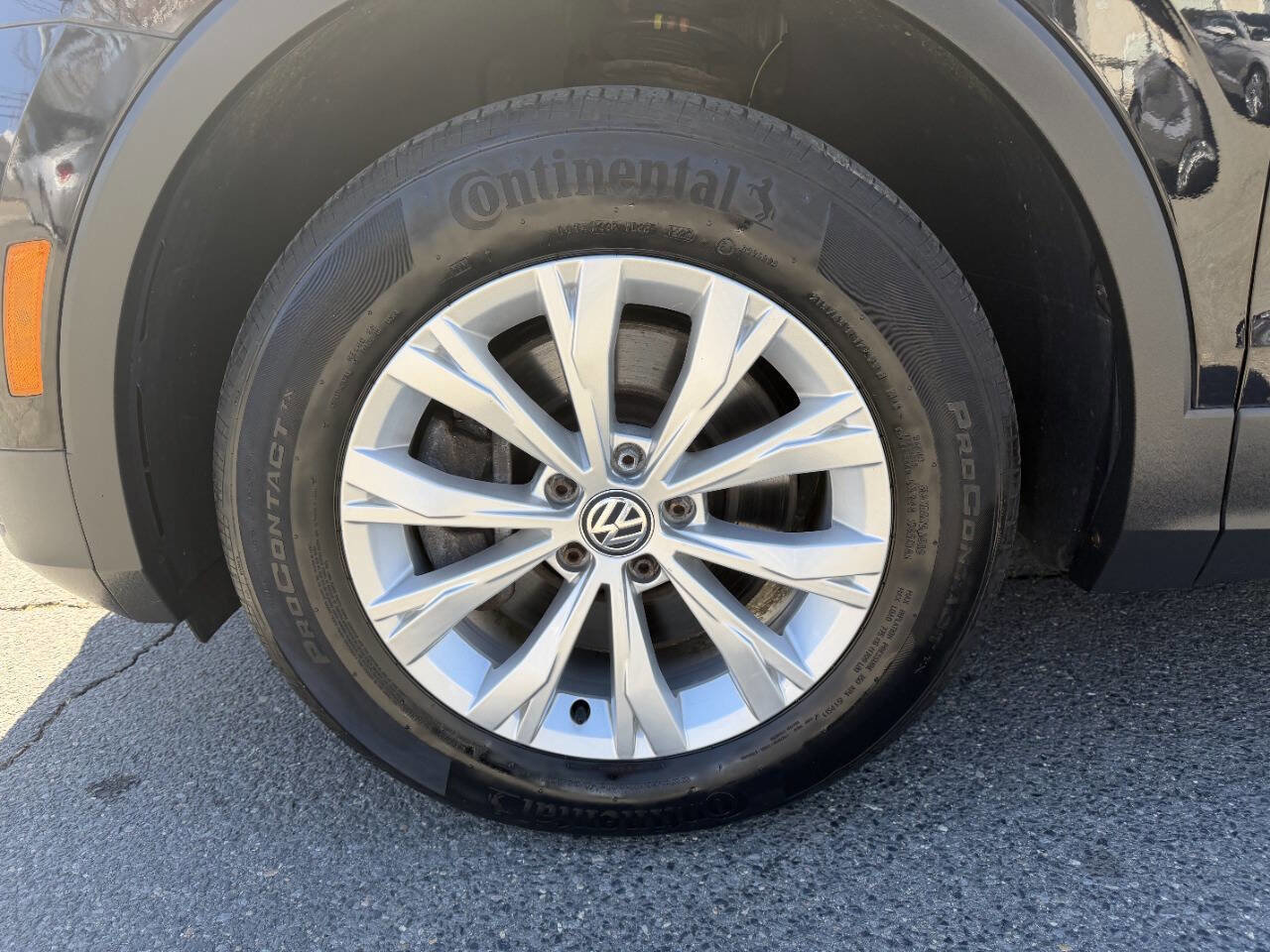 Used 2018 Volkswagen Tiguan SE w/ Panoramic Sunroof Package AWD/4WD image 11