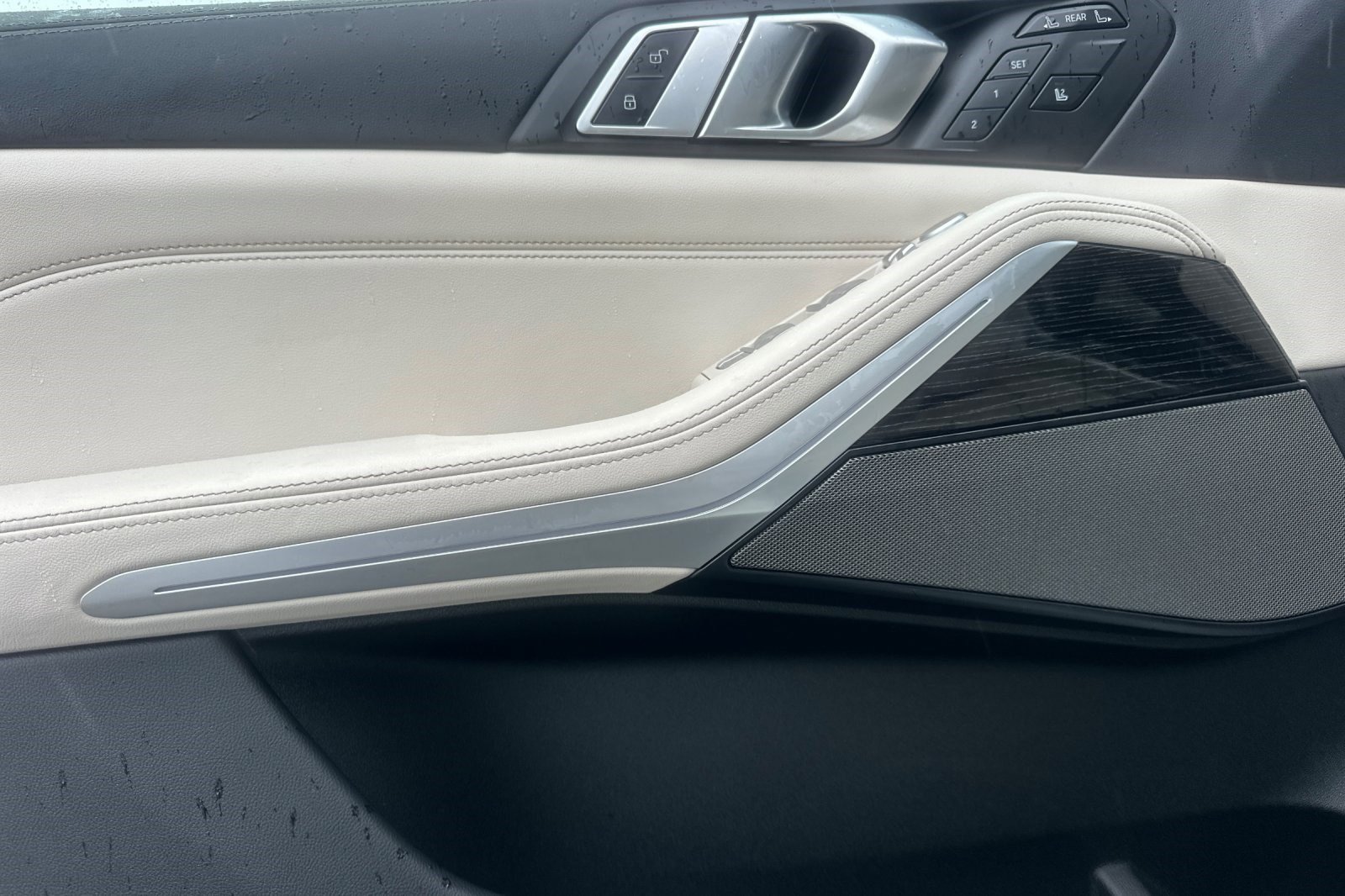 Certified 2025 BMW X7 M60i w/ Climate Comfort Package image 12