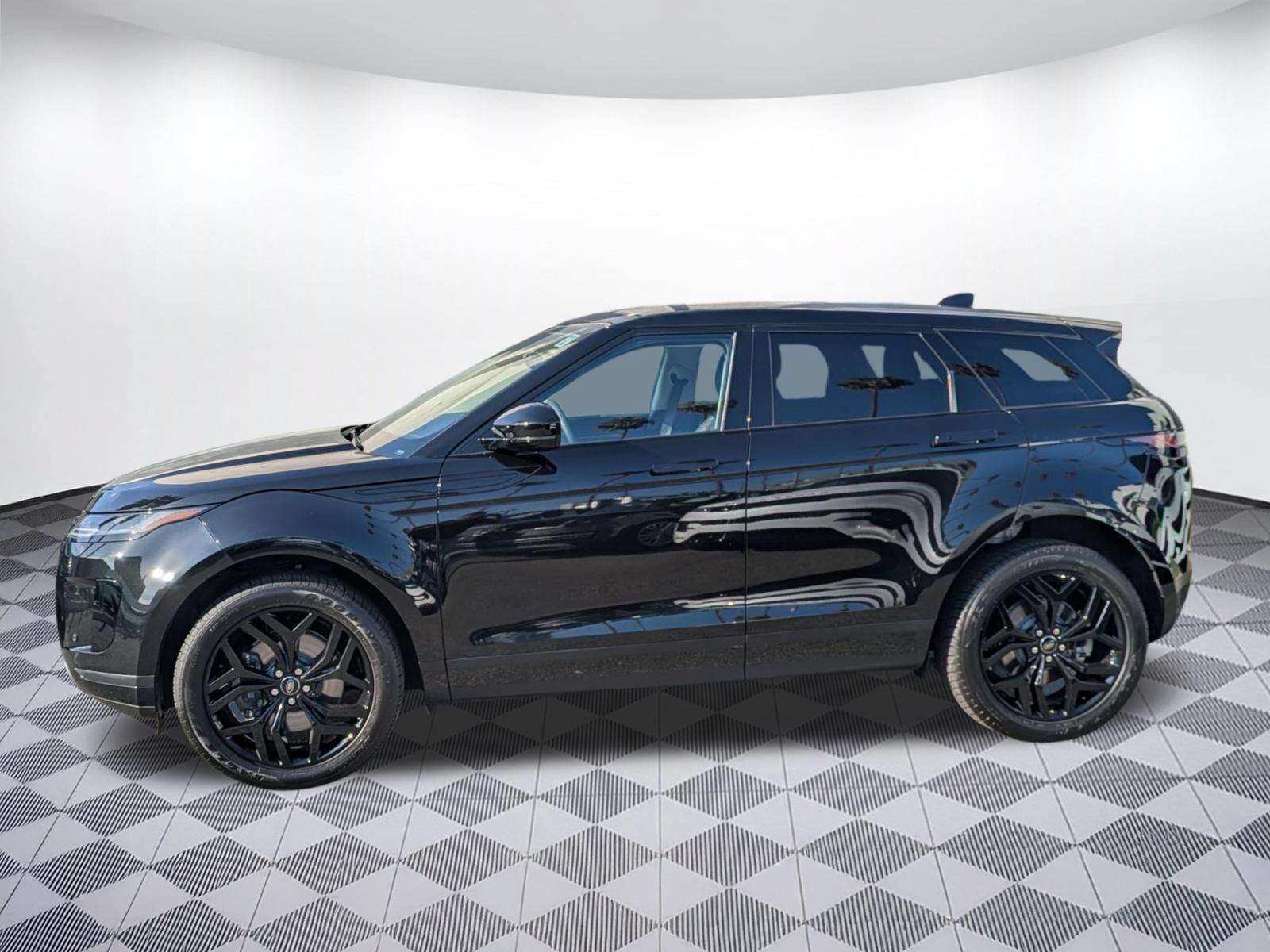 Used 2023 Land Rover Range Rover Evoque SE AWD/4WD image 2