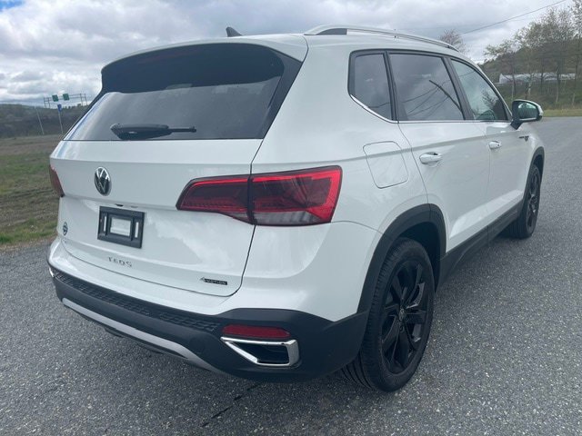 Used 2023 Volkswagen Taos SE w/ Panoramic Sunroof Package AWD/4WD image 4