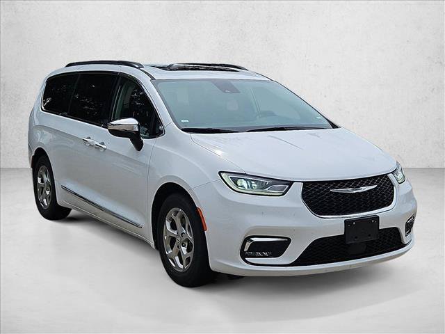 Used 2023 Chrysler Pacifica Limited FWD image 3