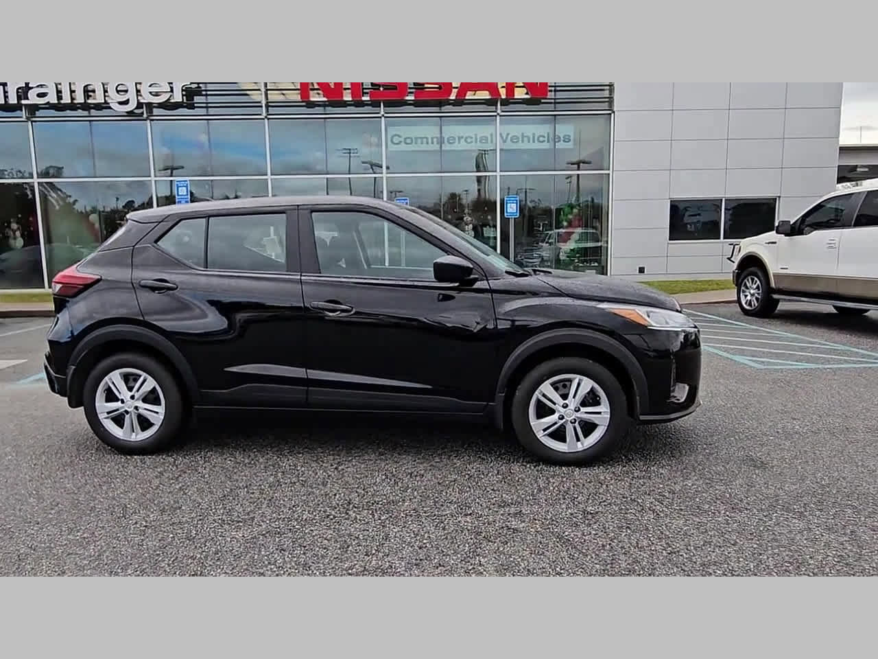 New 2025 Nissan Kicks Play S image 36