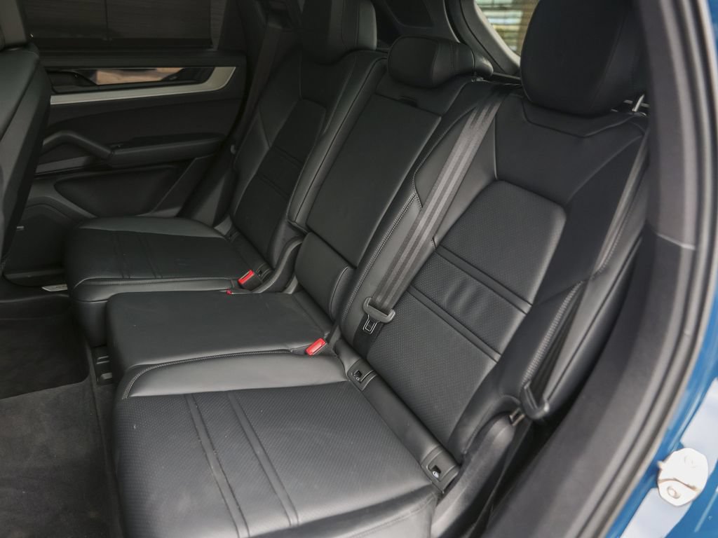 Certified 2025 Porsche Cayenne E-Hybrid AWD/4WD image 32