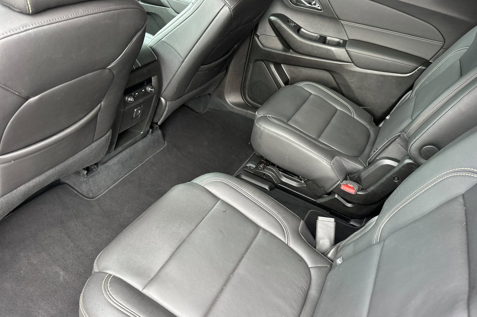Used 2023 Chevrolet Traverse LT FWD image 13