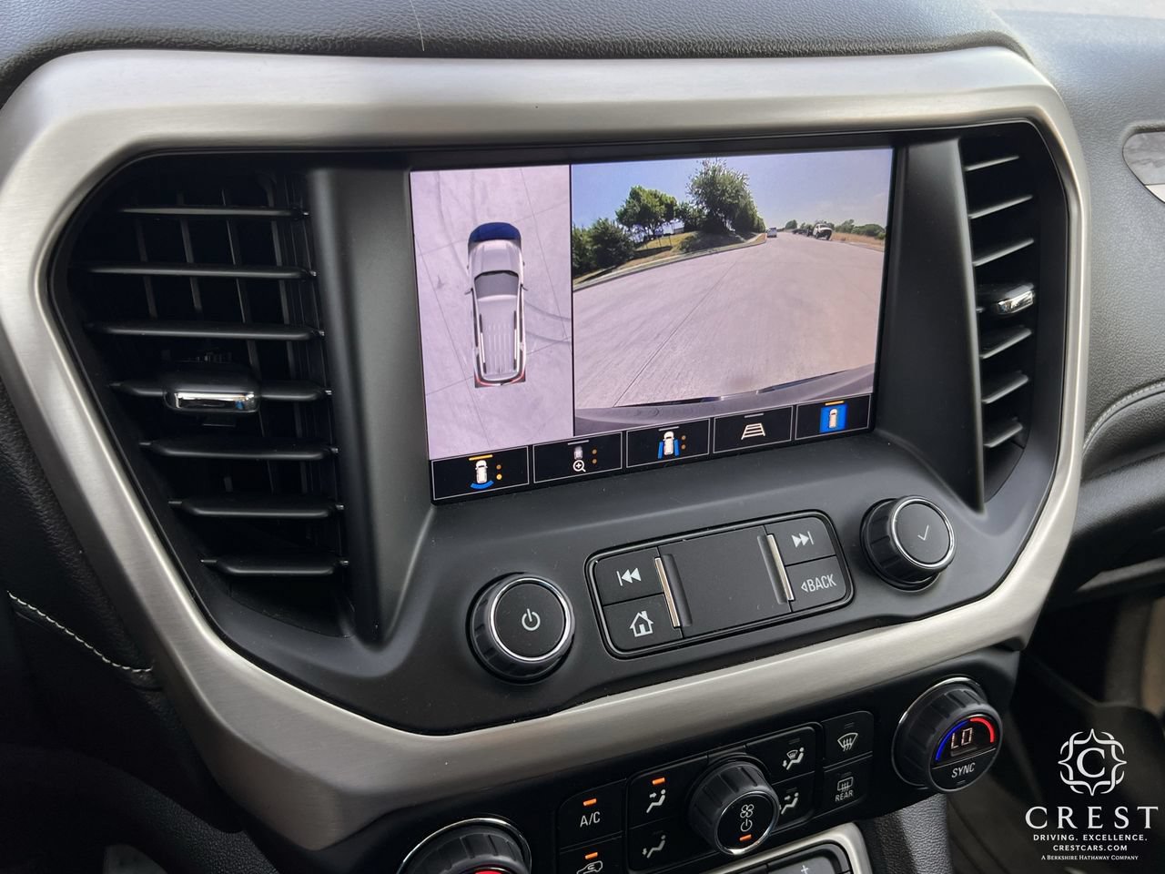 Used 2022 GMC Acadia Denali w/ Denali Technology Package FWD image 17