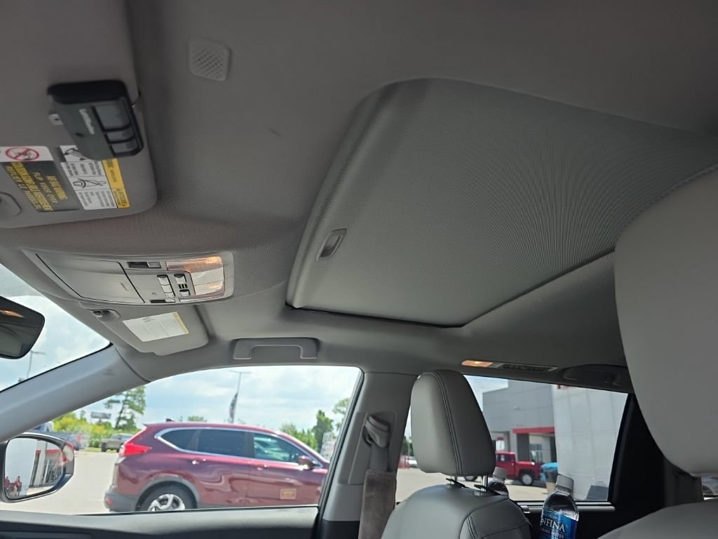 Used 2019 Toyota Highlander XLE FWD image 6