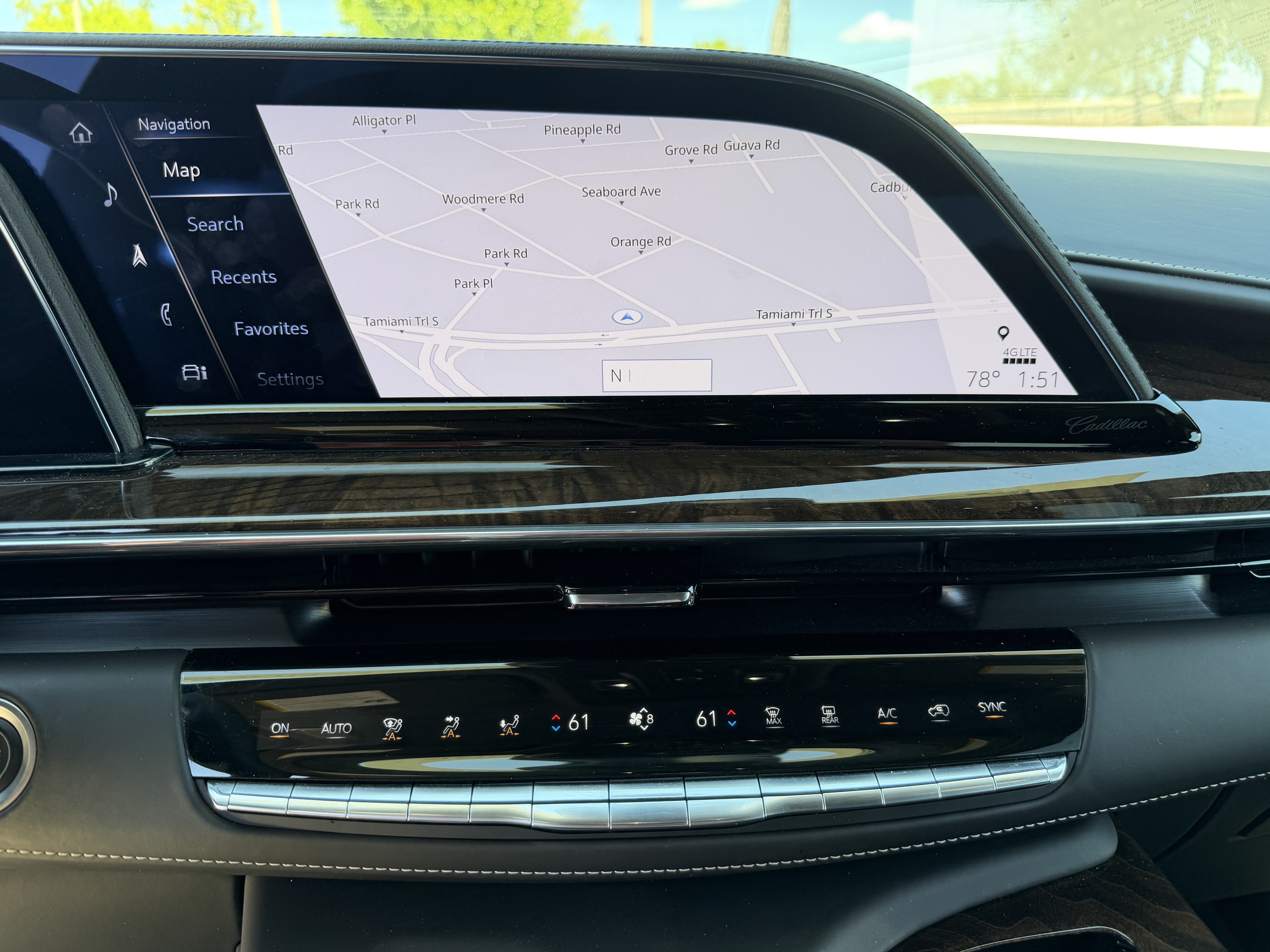 Certified 2022 Cadillac Escalade Premium Luxury Platinum w/ LPO, Radiant Package AWD/4WD image 17