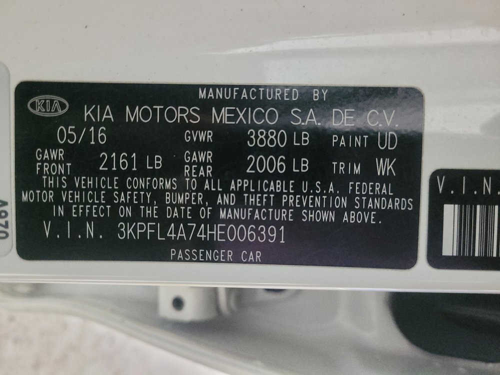 Used 2017 Kia Forte S image 33