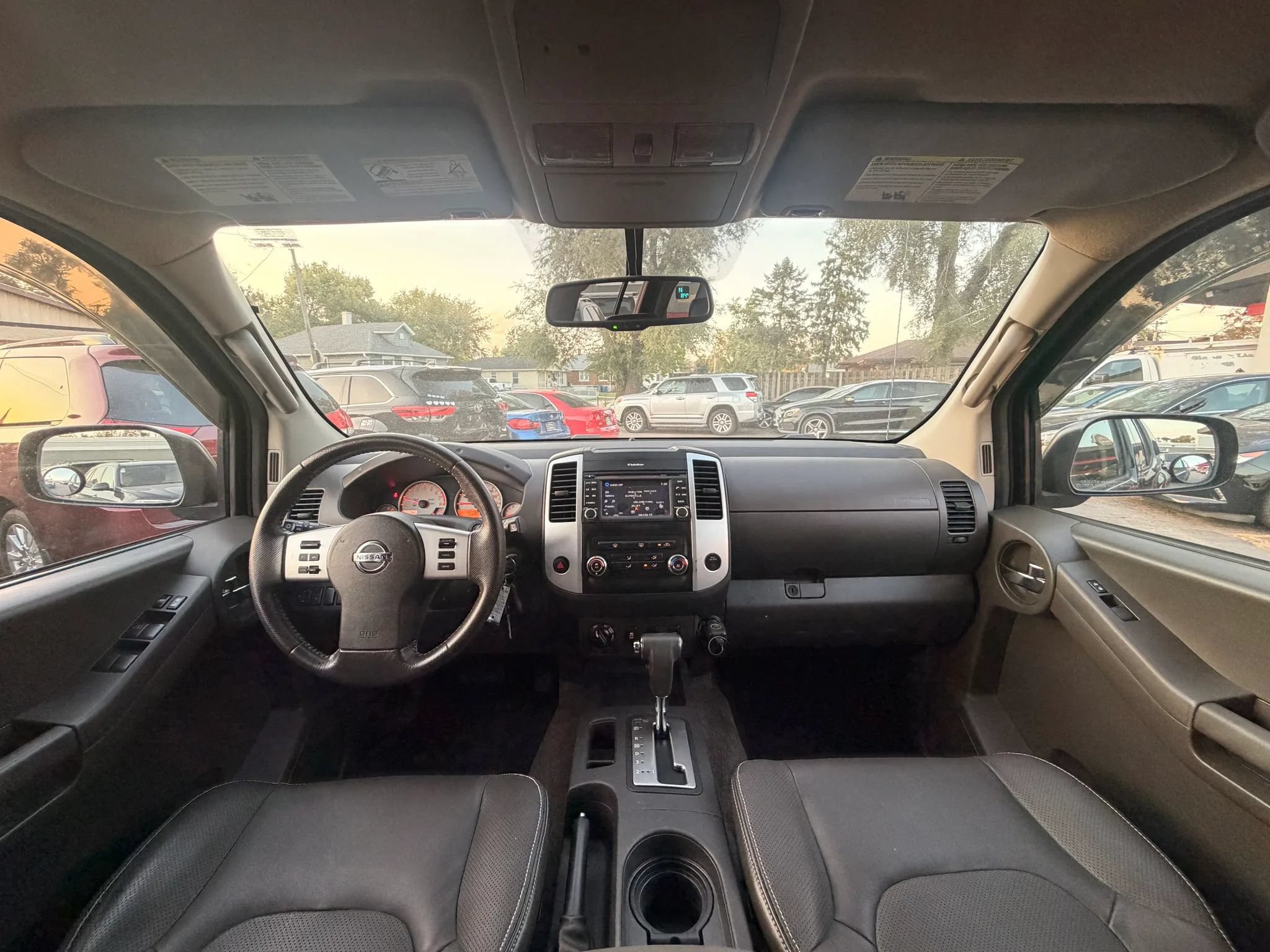 Used 2013 Nissan Xterra PRO-4X w/ Pro-4x Leather Pkg AWD/4WD image 2