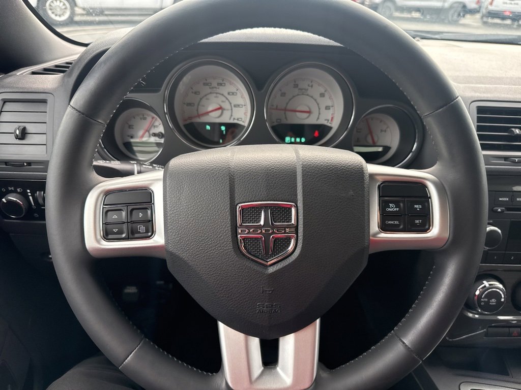 Used 2014 Dodge Challenger SXT image 18
