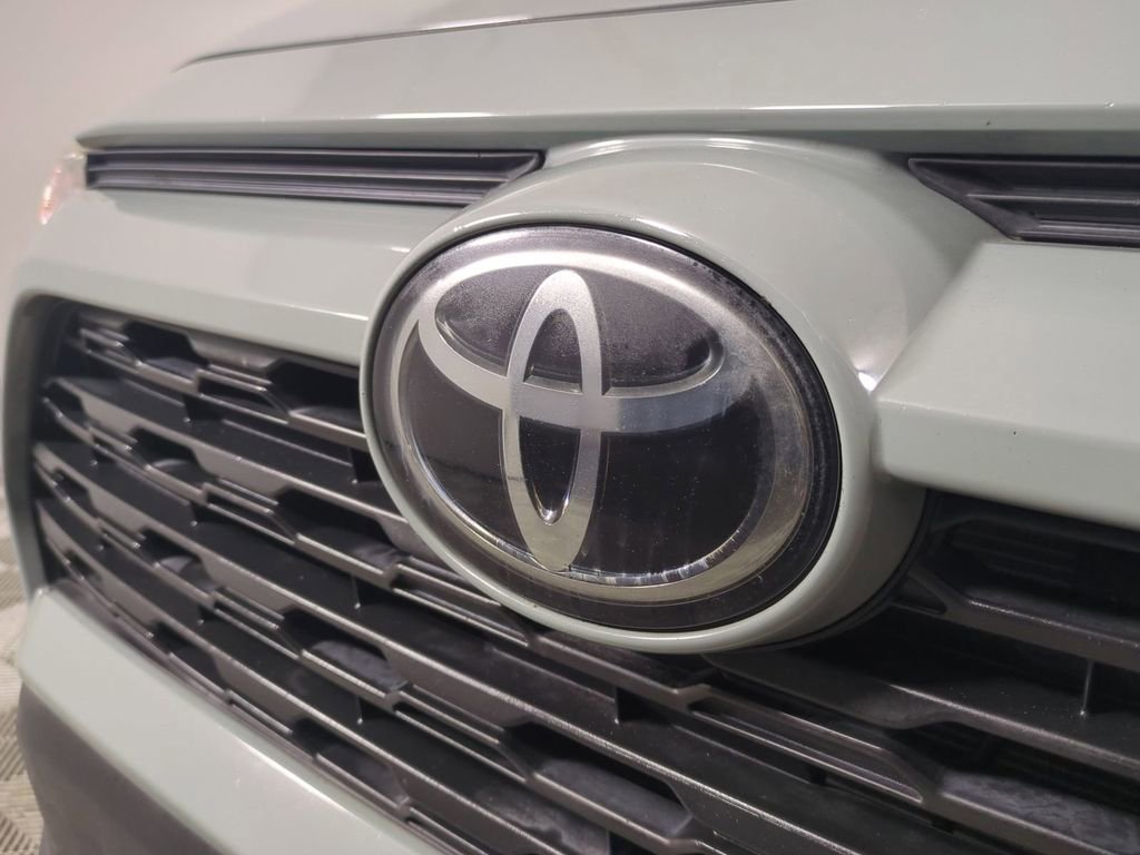 Used 2020 Toyota RAV4 XLE w/ Convenience Package FWD image 13