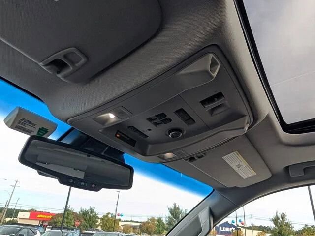 Used 2015 GMC Yukon Denali w/ Premium Package AWD/4WD image 12