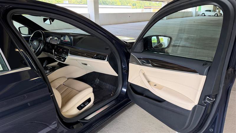Used 2018 BMW 530i xDrive AWD/4WD image 32